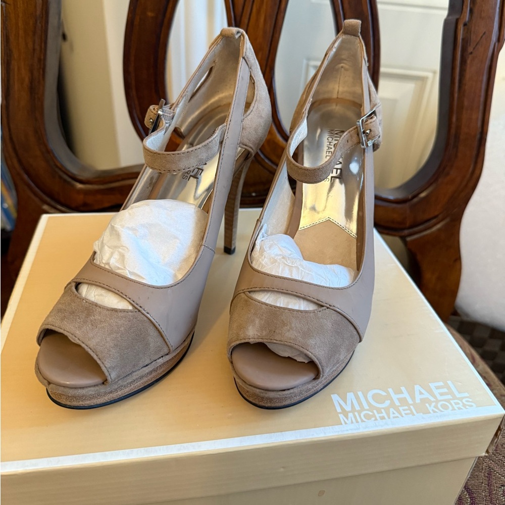 NIB Michael Kors Brenton Mary Jane Platform Heels Suede Patent Dark Dune Size 6M